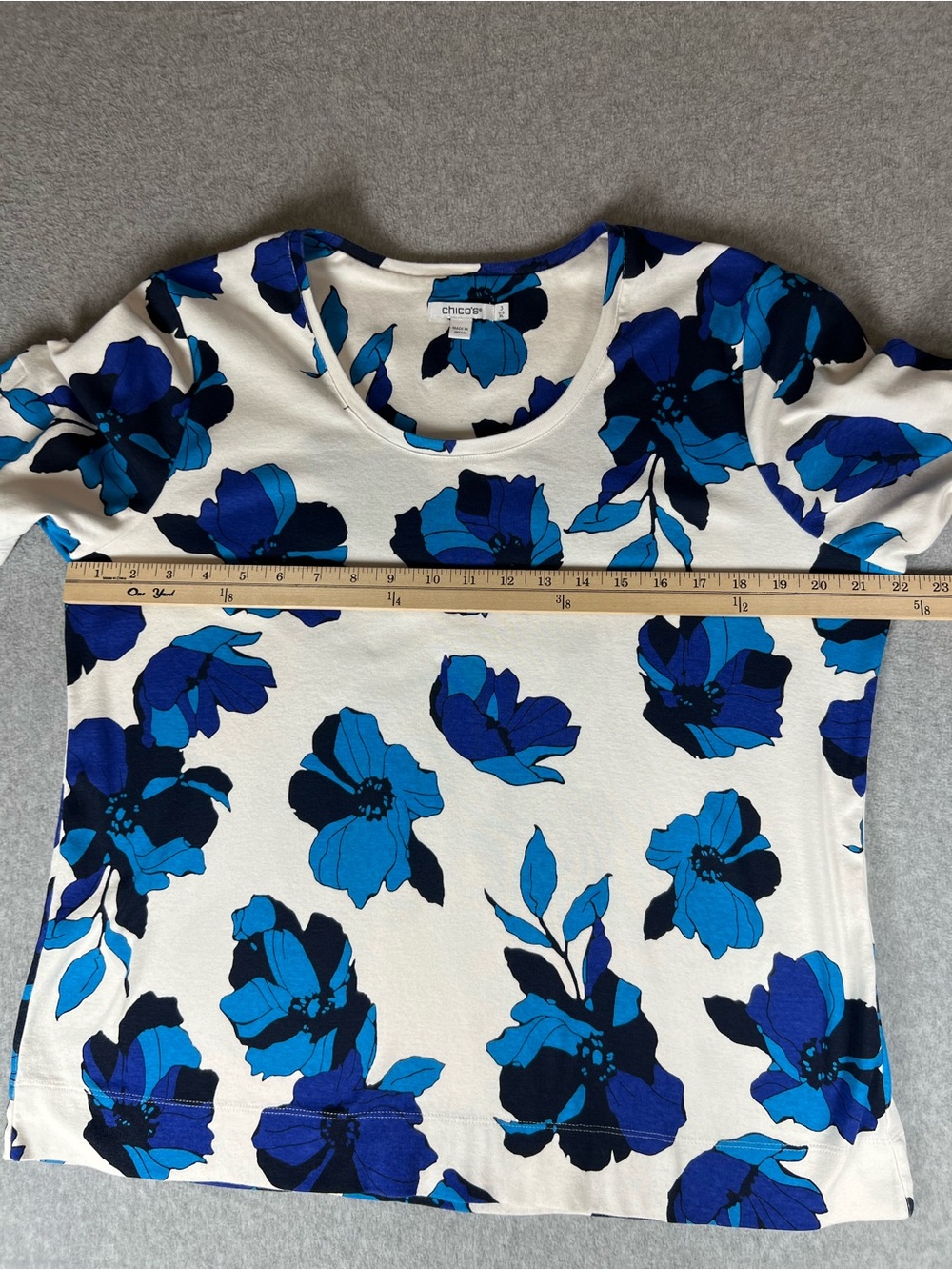 Chico's White Tee with Blue Floral Print Size 3 (XL) - Picture 6 of 10